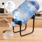 💧✨ Rutschfester Wasserständer mit Schnellfluss-Auslauf – 50 % RABATT! Stabiler Eisenrahmen, Staubschutzkappe & müheloses Zapfen 💪